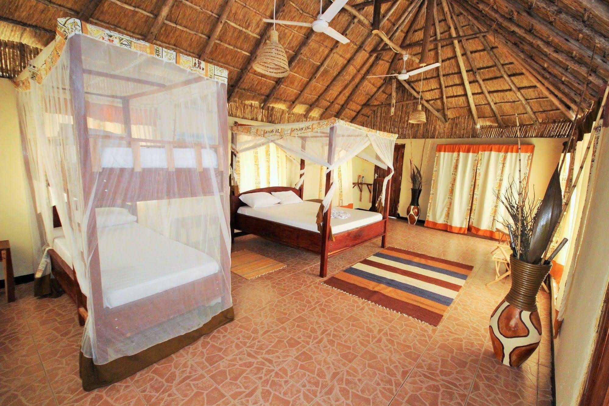 Hotel Africa Safari Camp à Mloka Extérieur photo